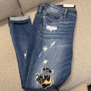 Judy Blue NWT Distressed Skinny Jeans with Leopard Accent 15/32